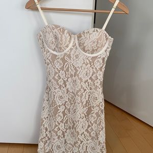 Bodycon lace dress